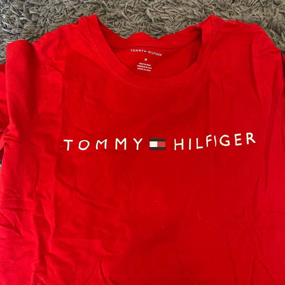 Red Tommy Hilfiger T-Shirt. Size m